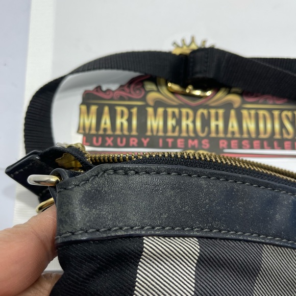 Blue Label Crestbridge/ Burberry crossbody bag. - Picture 6 of 12